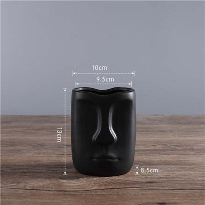 Vase en céramique contemporain de visage humain