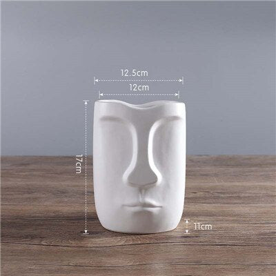 Vase en céramique contemporain de visage humain