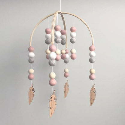 Mobile en bois, pastel