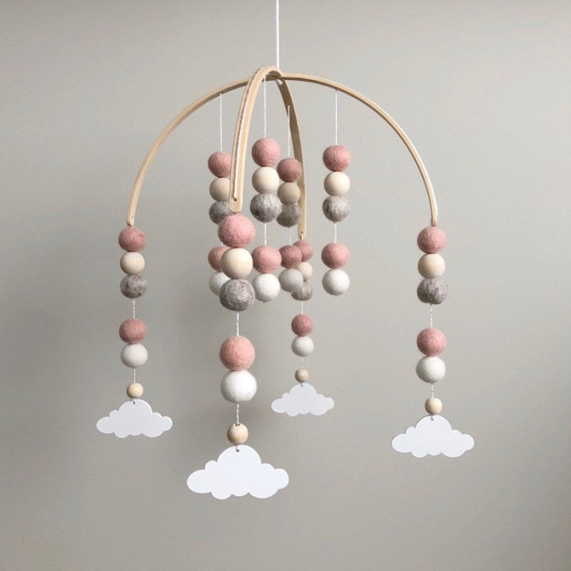 Mobile en bois, pastel