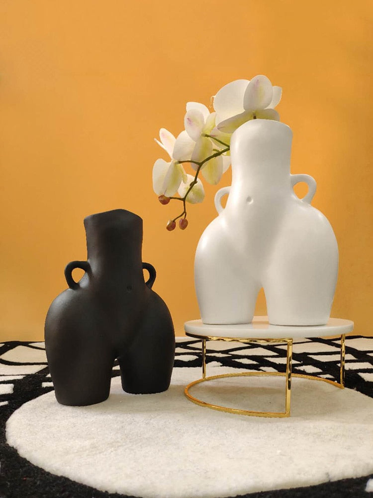 Vase courbe féminine