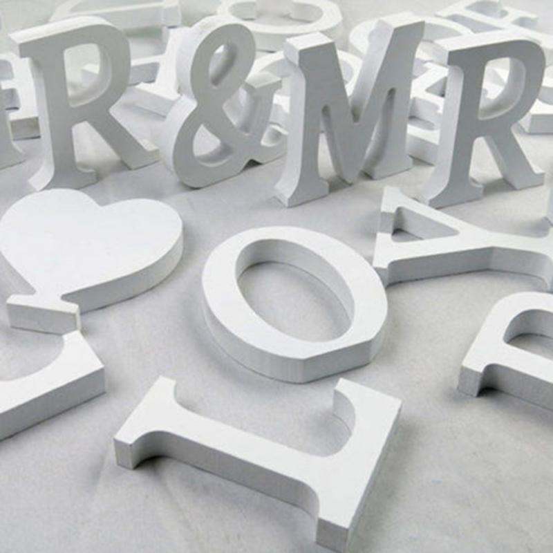 Lettres en bois blanc