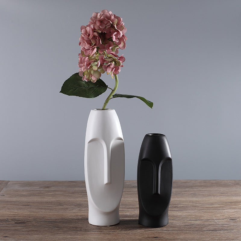 Vase en céramique contemporain de visage humain