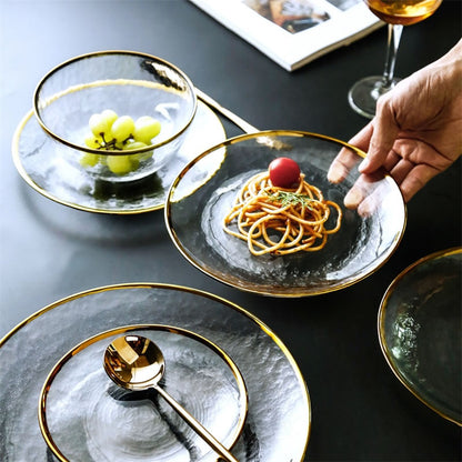 Assiette dorée en verre