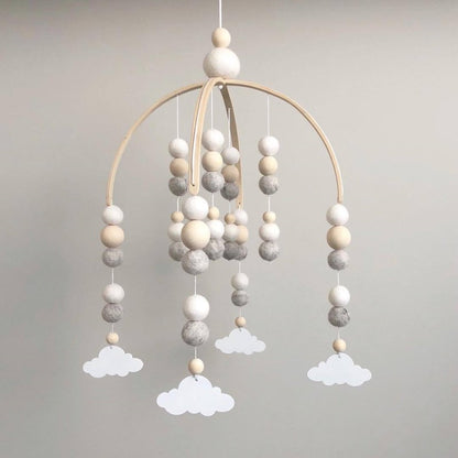 Mobile en bois, pastel