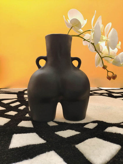 Vase courbe féminine