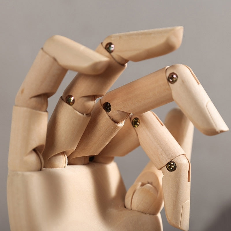 Figurine en bois, main articulée