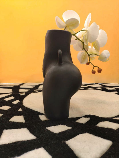 Vase courbe féminine